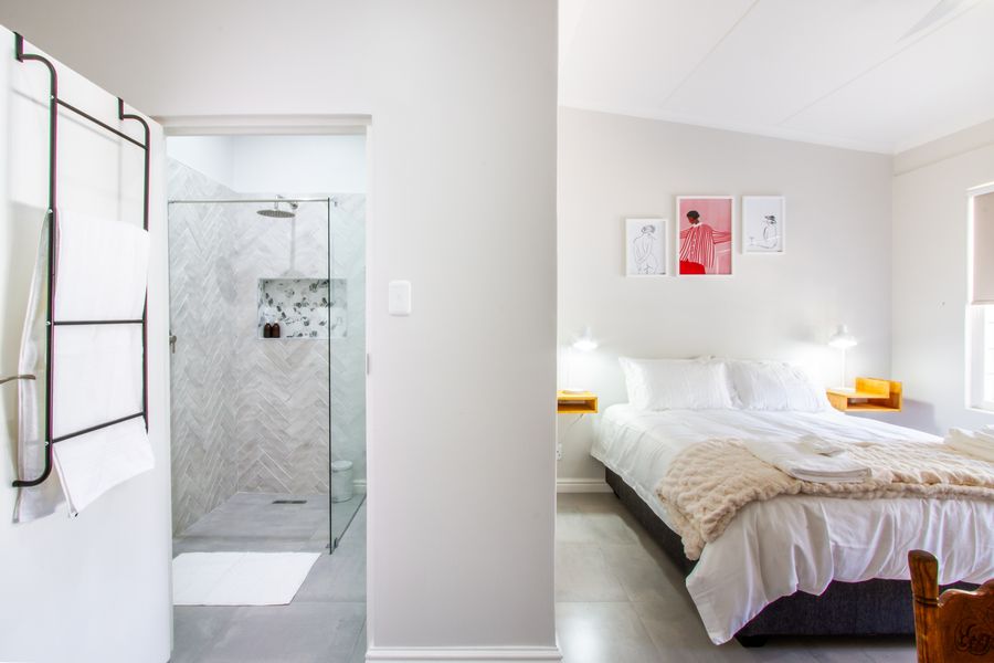 A queen bedroom with its own en-suite shower